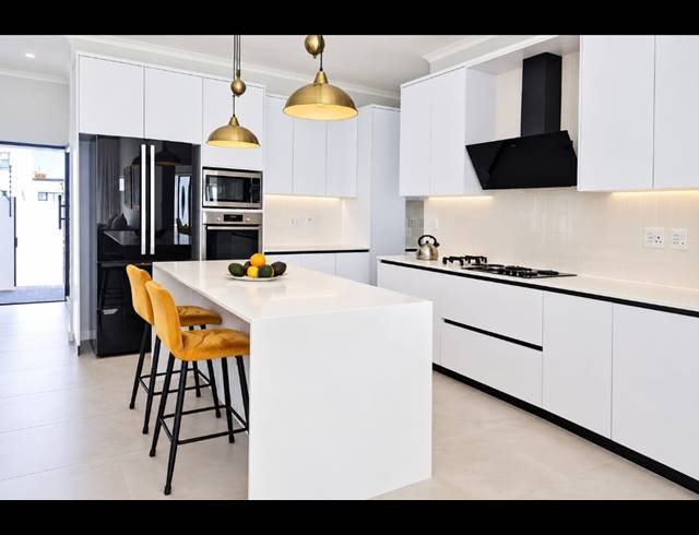 4 BEDROOM FREEHOLD FOR SALE IN SANDOWN ESTATE